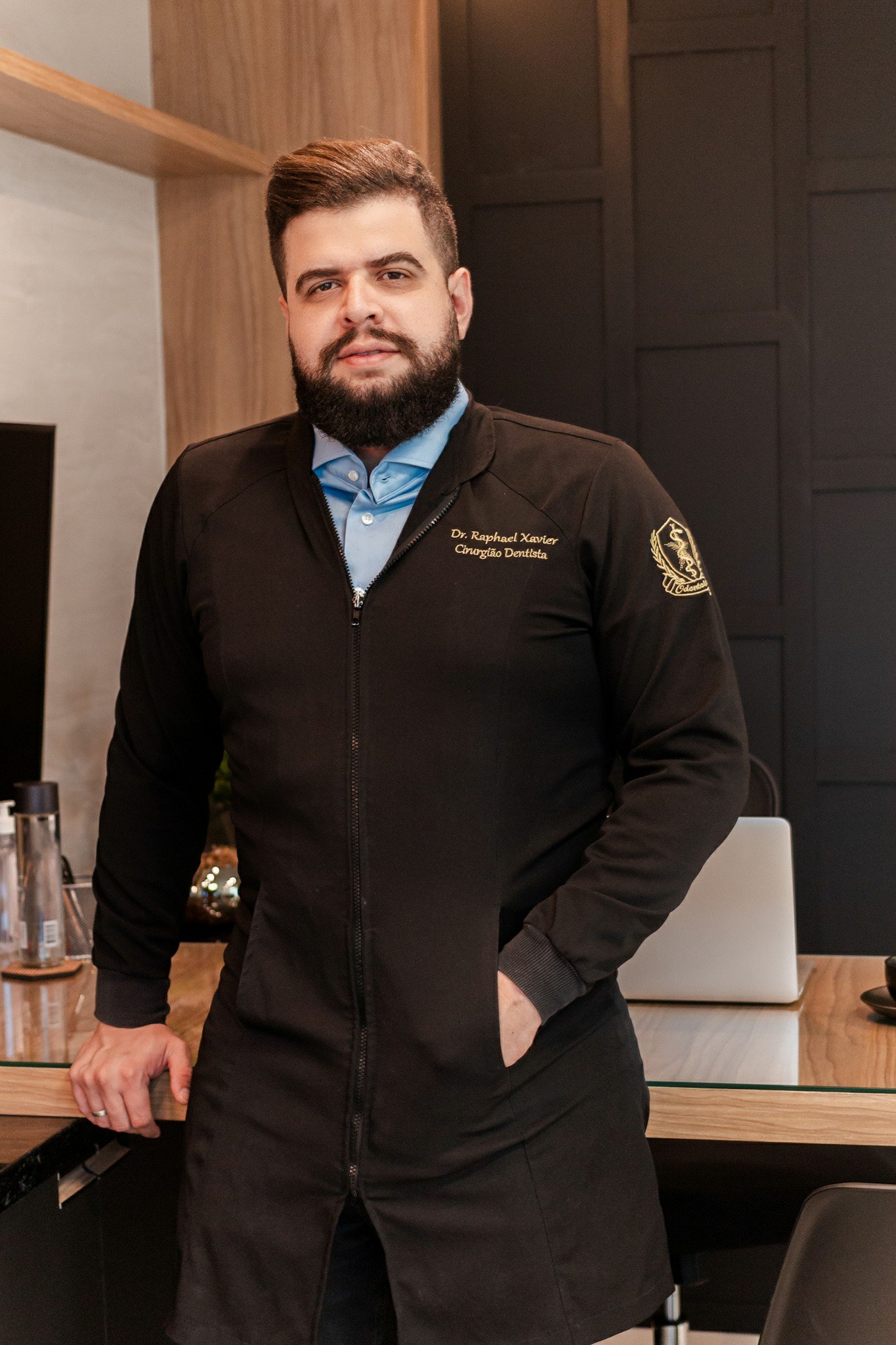 Dr. Raphael Xavier na clínica